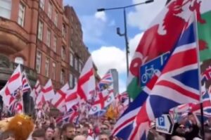 Over 1lakh Powerful march in Tommy Robinson rally
